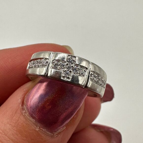Stunning solid sterling silver ring with cz diamonds, size 5.5! - Picture 4 of 11